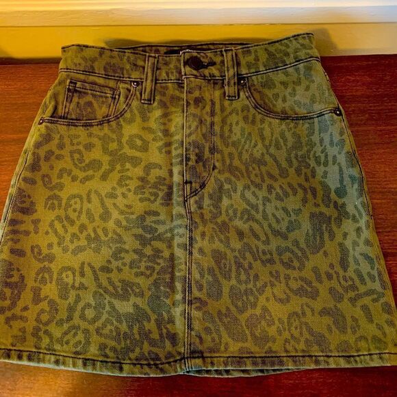 Hudson Jeans animal print skirt( washed leopard) size 23 - Picture 4 of 7